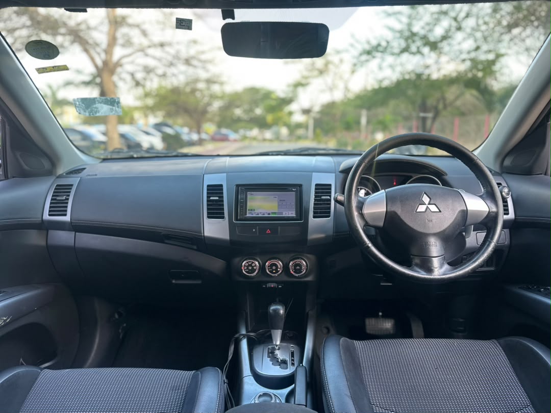 MITSUBISHI OUTLANDER ROADEST thumbnail 4